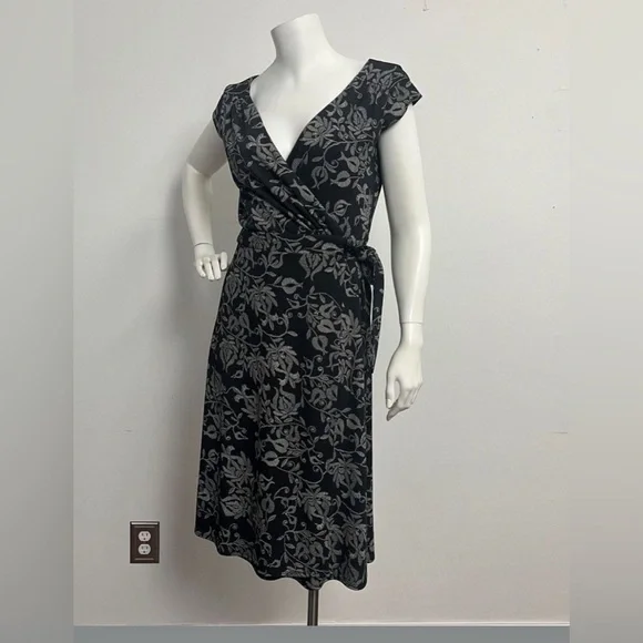 LOFT Black and White Tie Front Sheath Dress - Picture 7 of 7